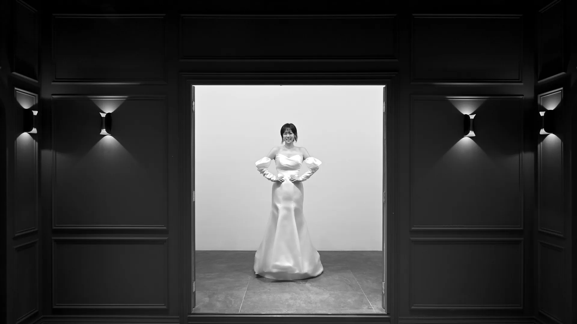 Black-and-white dress room wedding set