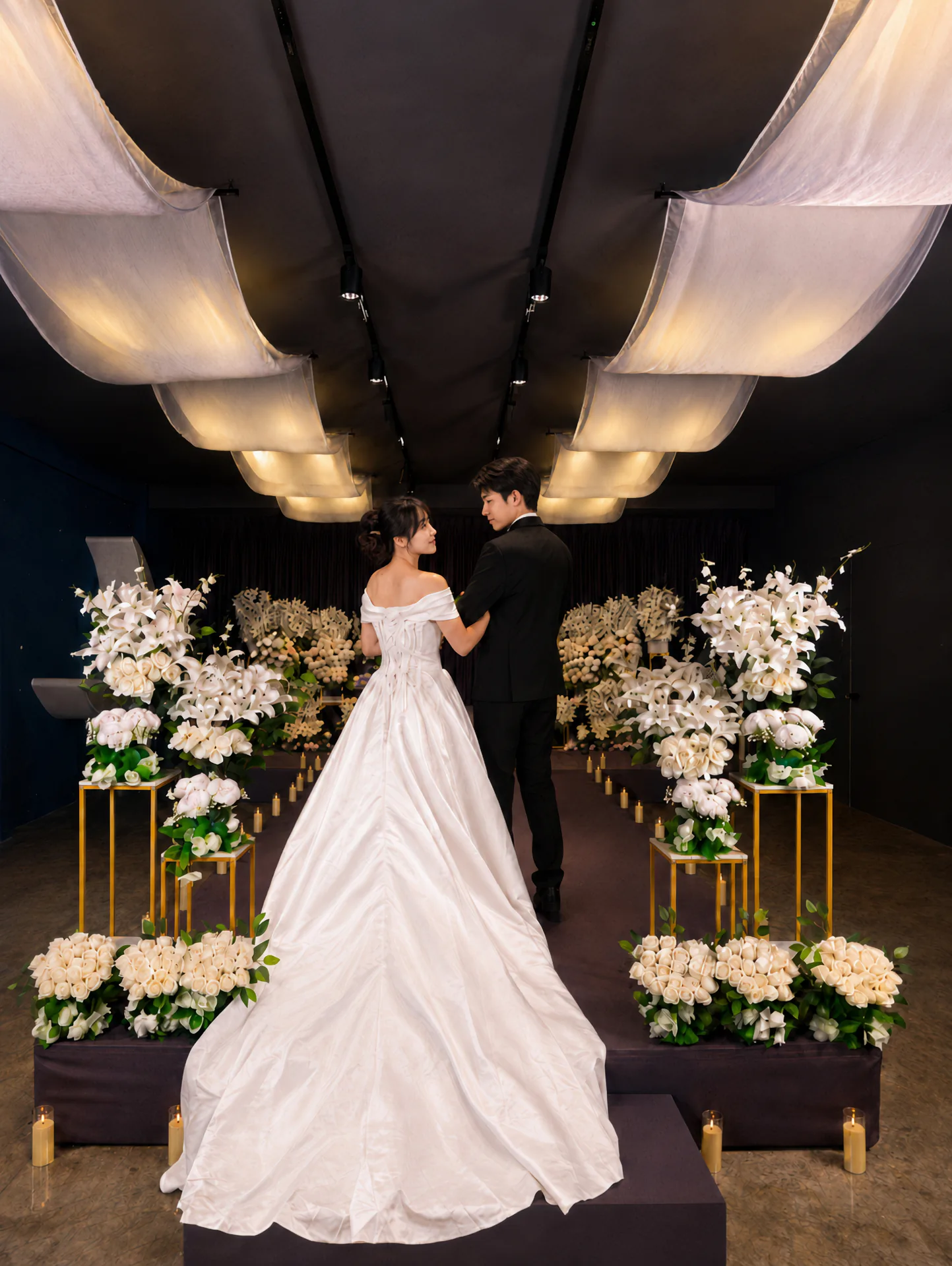 Wedding couple in a Korean-style wedding hall